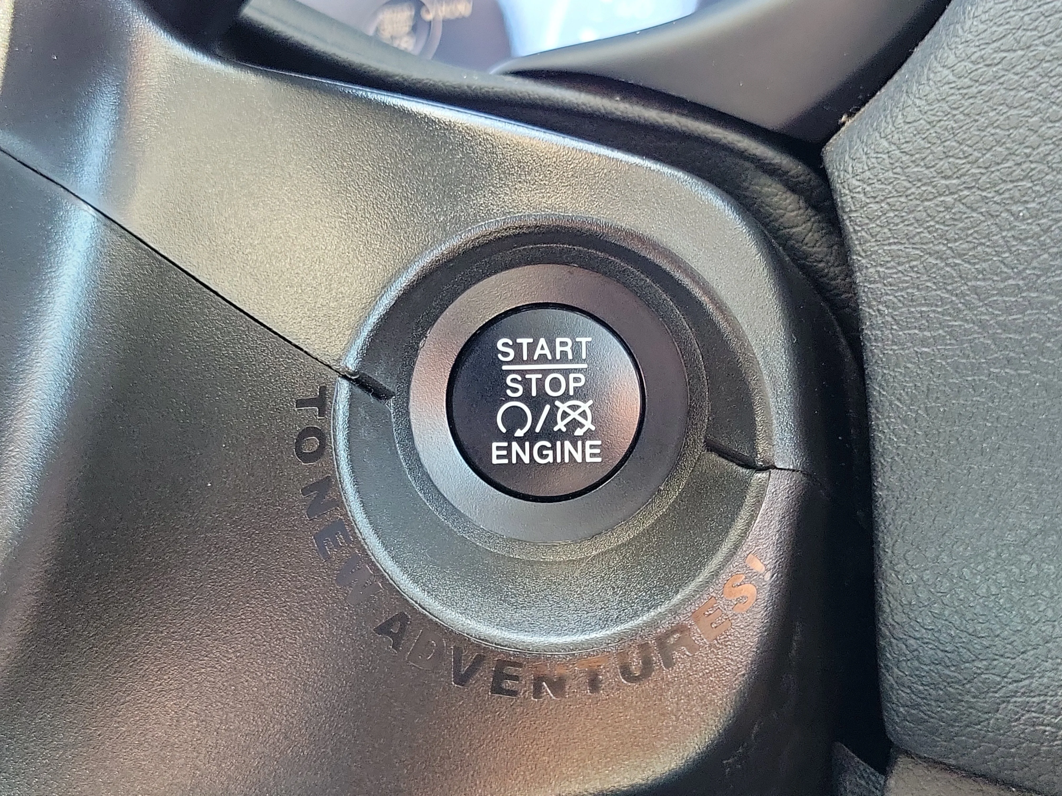 Used 2021 Alpine White Clear Coat Jeep Limited image 28