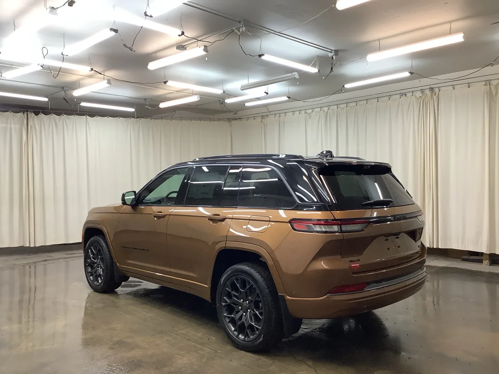 New 2026 Copper Shino Metallic Clear-Coat Exterior Paint Jeep Summit image 9