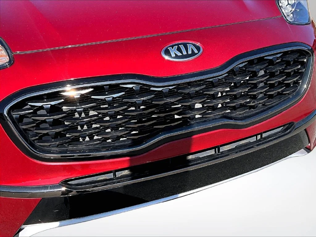 Used 2021 Red Kia S image 29