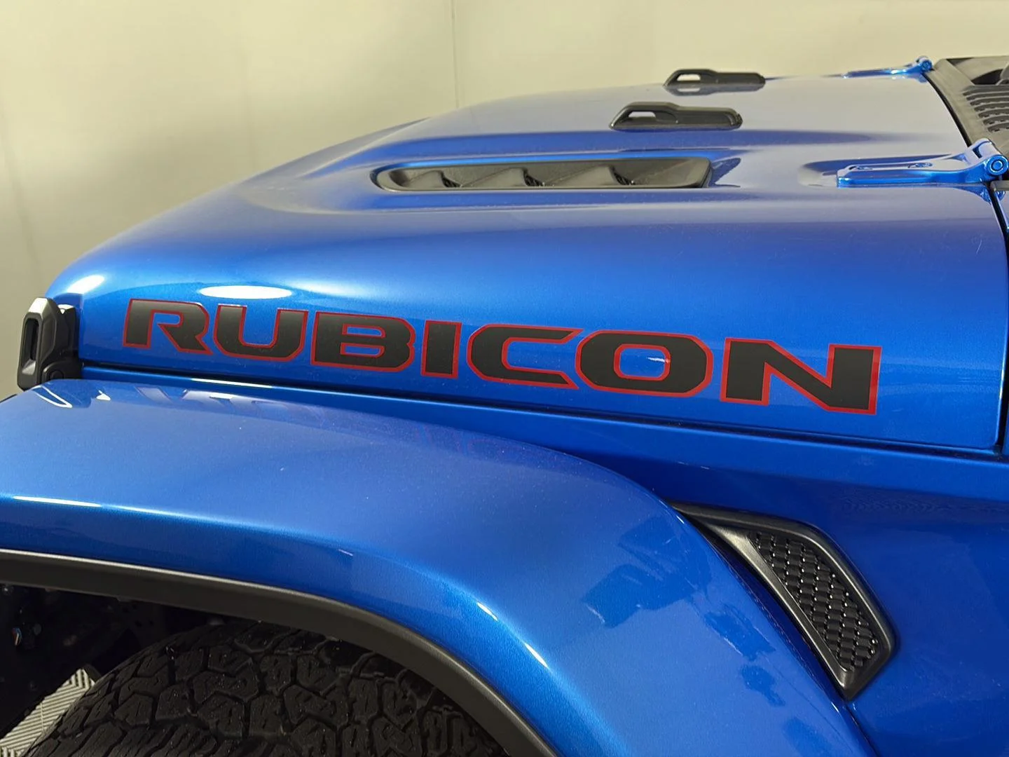 Used 2024 Hydro Blue Pearlcoat Jeep Rubicon X image 13