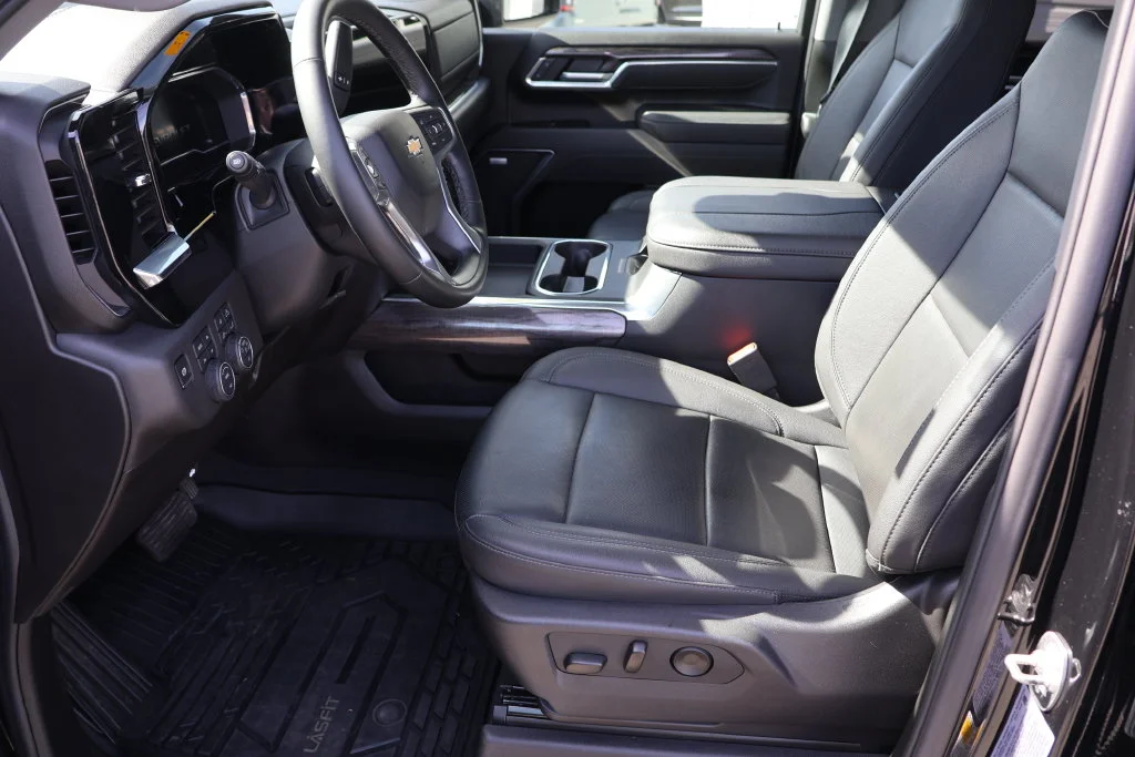Used 2025 Black Chevrolet LTZ image 19