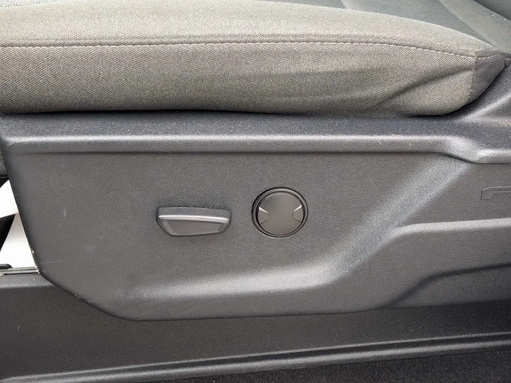 Certified Used 2025 Oxford White Ford XLT image 18