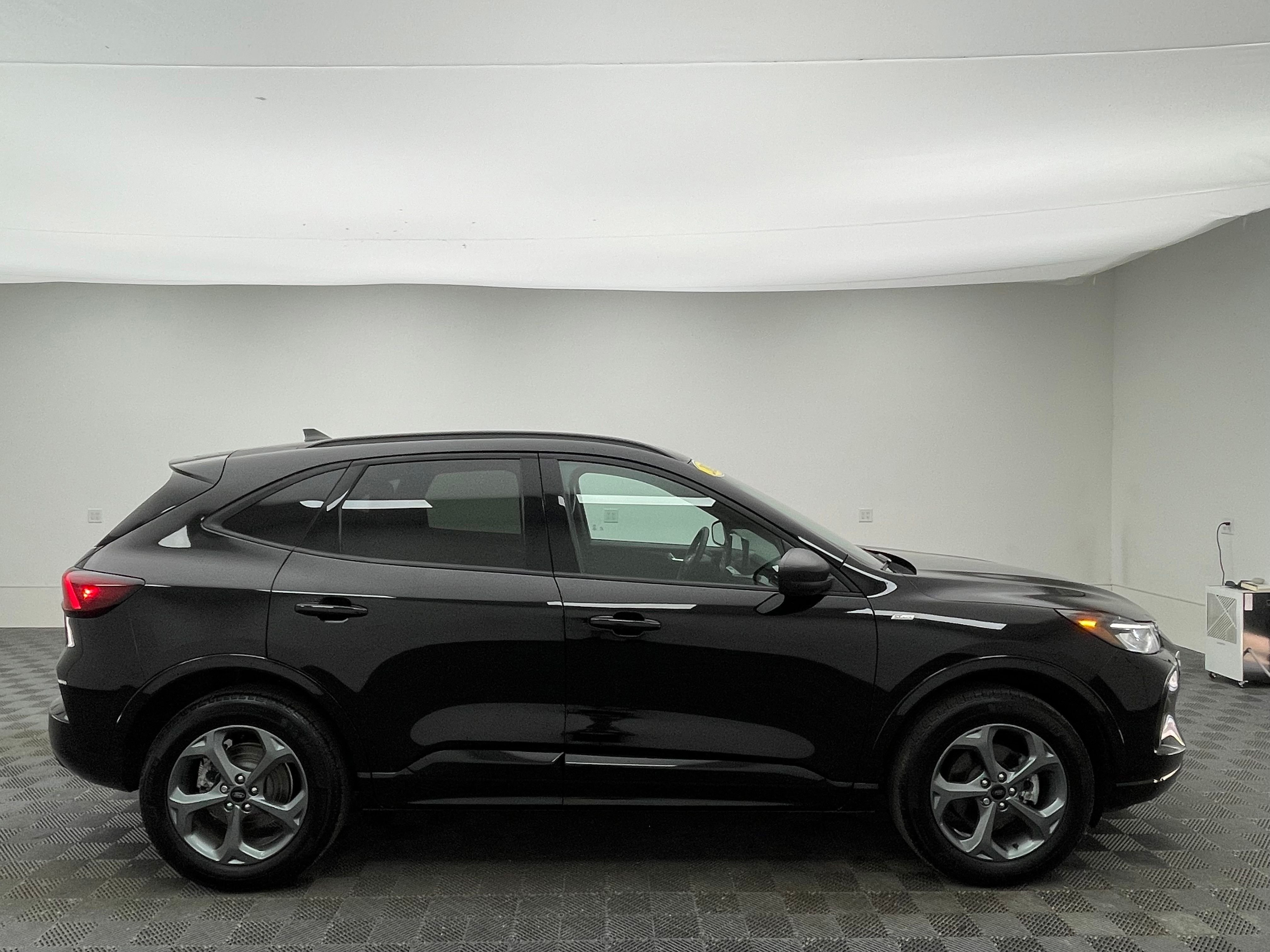 Used 2024 Black Metallic Ford ST-Line image 6
