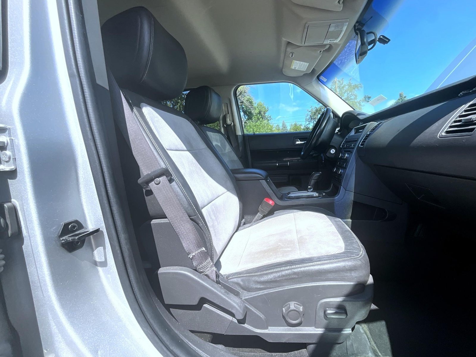 Used 2012 Silver Ford Titanium image 18