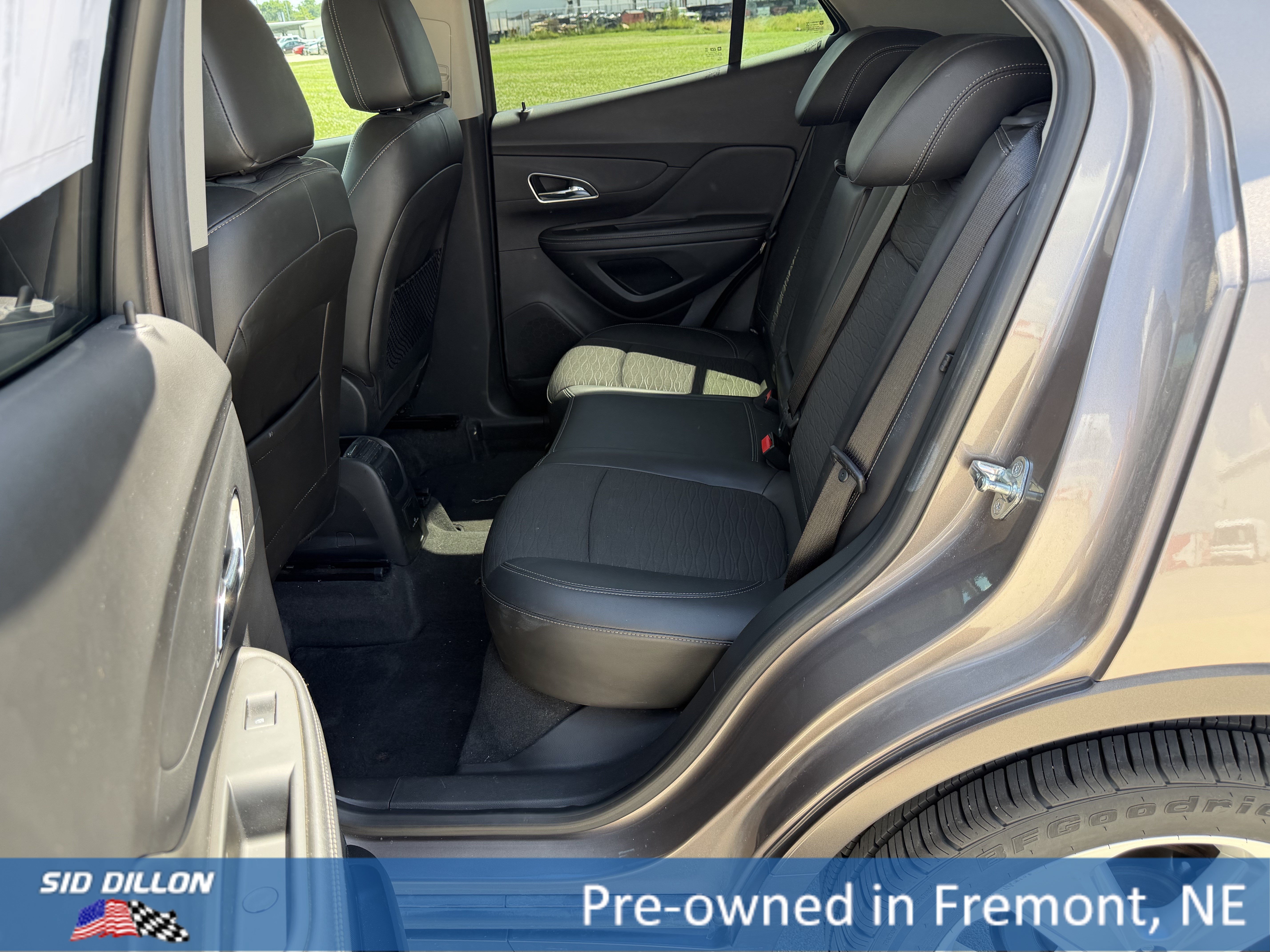 Used 2015 Cocoa Silver Metallic Buick Convenience image 8