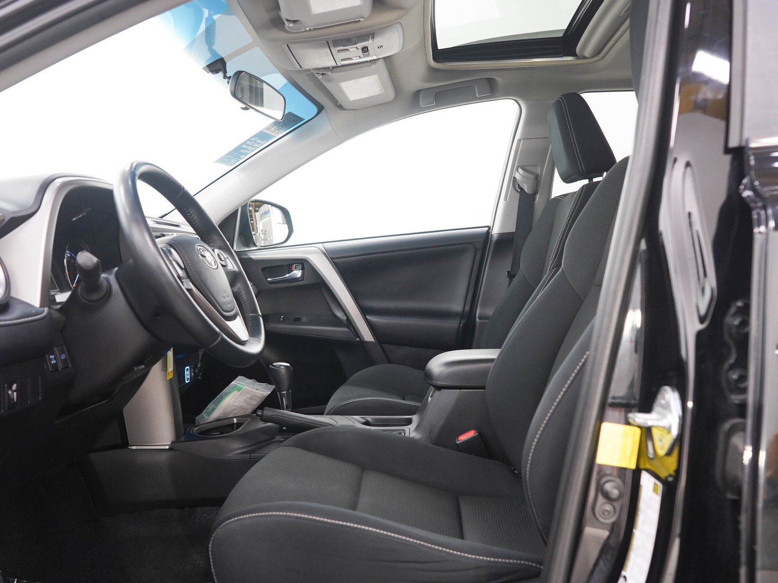 Used 2016 Black Toyota AWD 4dr XLE image 23