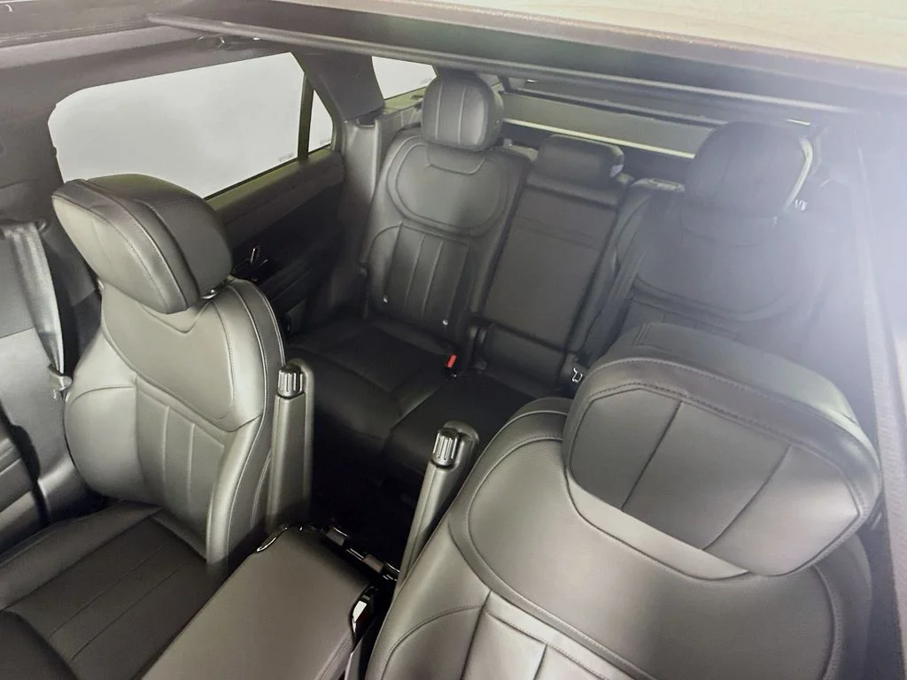 New 2026 Santorini Black Land Rover Dynamic SE image 14