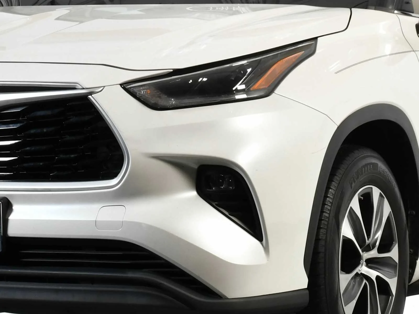 Used 2021 Blizzard Pearl Toyota XLE image 10
