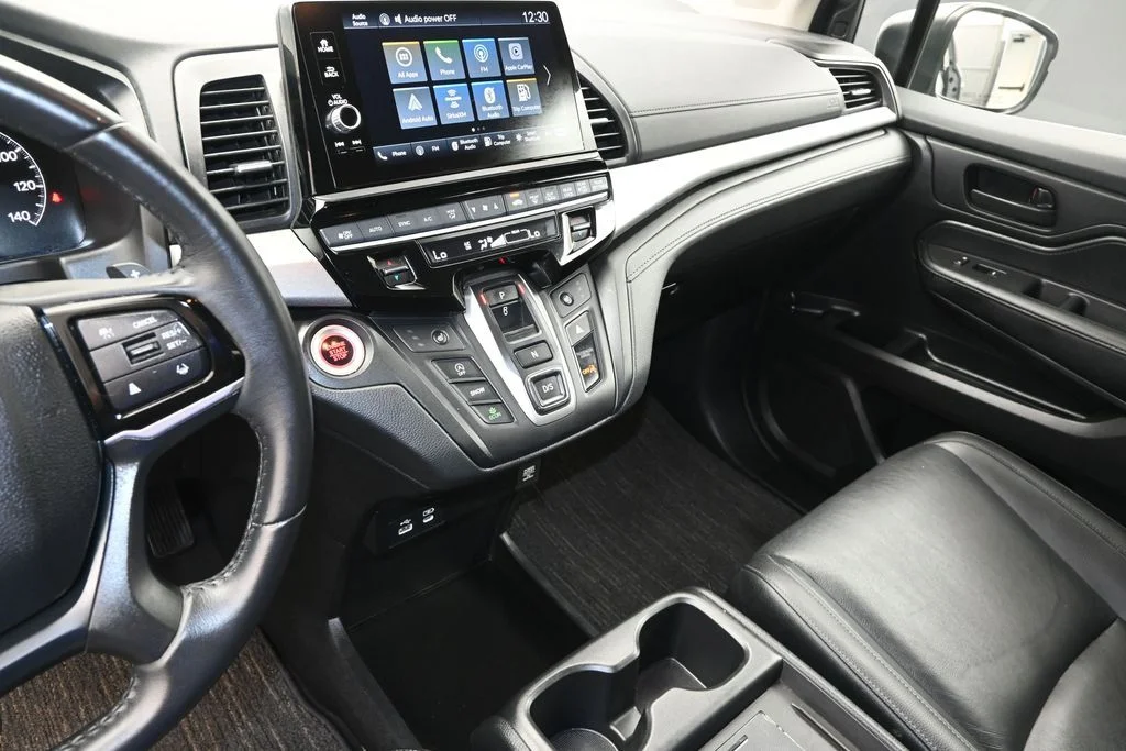 Used 2025 Solar Silver Metallic Honda EX-L image 20