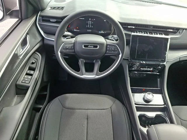 New 2025 White/off-white Jeep Laredo image 11