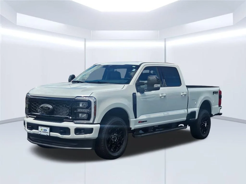 New 2026 Star White Metallic Tri-Coat Ford F-250® Lariat® image 2