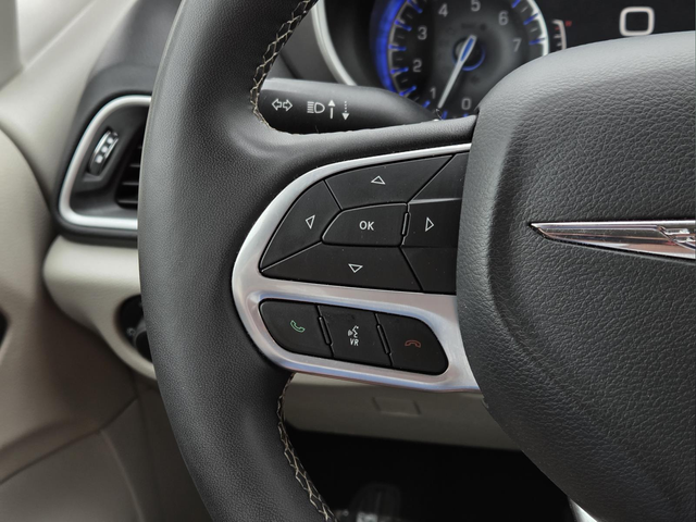 Used 2024 Red Chrysler Touring L image 17