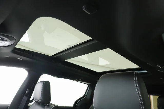 2026 Chrysler Pacifica Limited - Photo 18