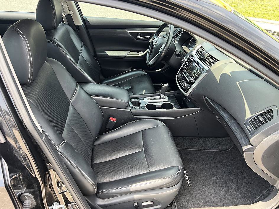 Used 2018 Super Black Nissan 2.5 SL image 17