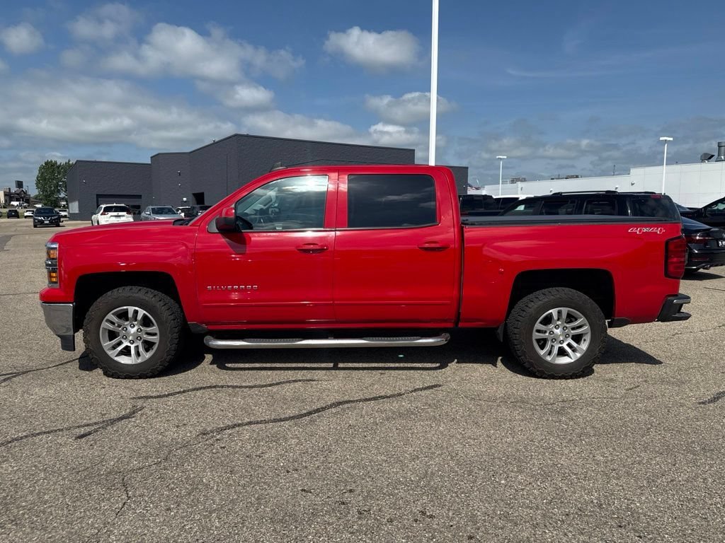 Used 2015 VICTORY RED Chevrolet LT image 4