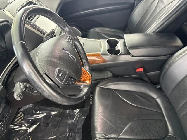 Used 2018 Red Lincoln Reserve image 24
