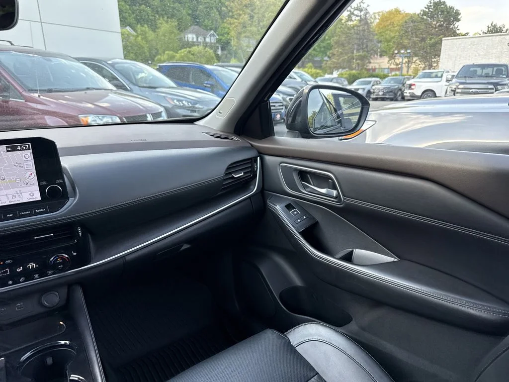 Used 2023 Black Nissan Platinum image 14