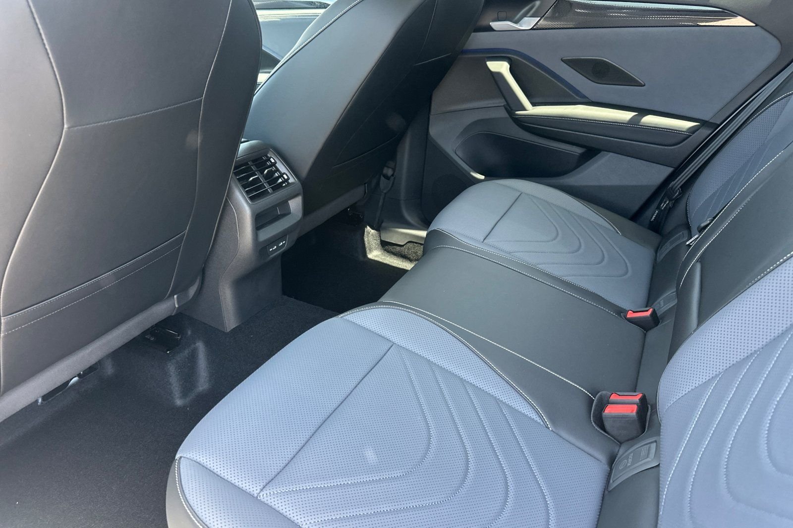 New 2026  Volkswagen 2.0T SE R-Line Black image 12
