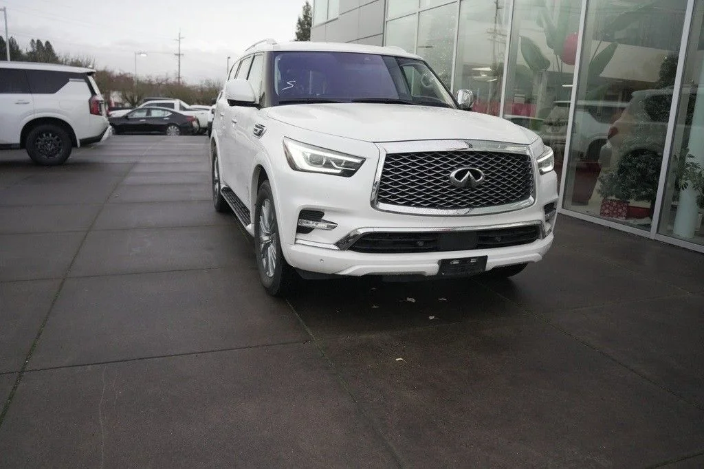 Used 2024 Moonstone White INFINITI LUXE image 10