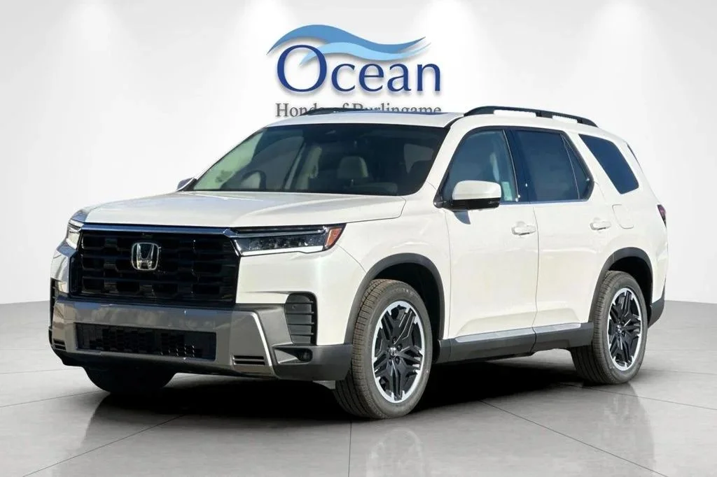 New 2026 Platinum White Pearl Honda Touring image 9