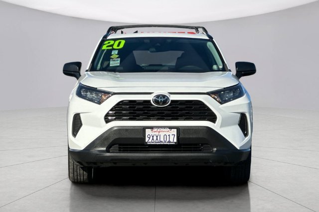 Used 2020 White Toyota LE image 9