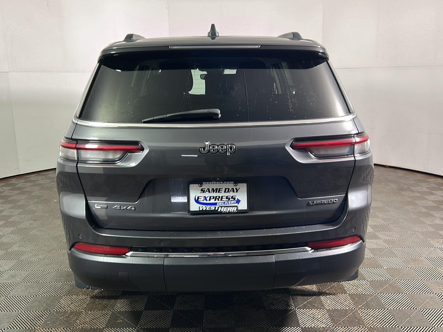 Used 2022 Baltic Gray Metallic Clearcoat Jeep Laredo image 7