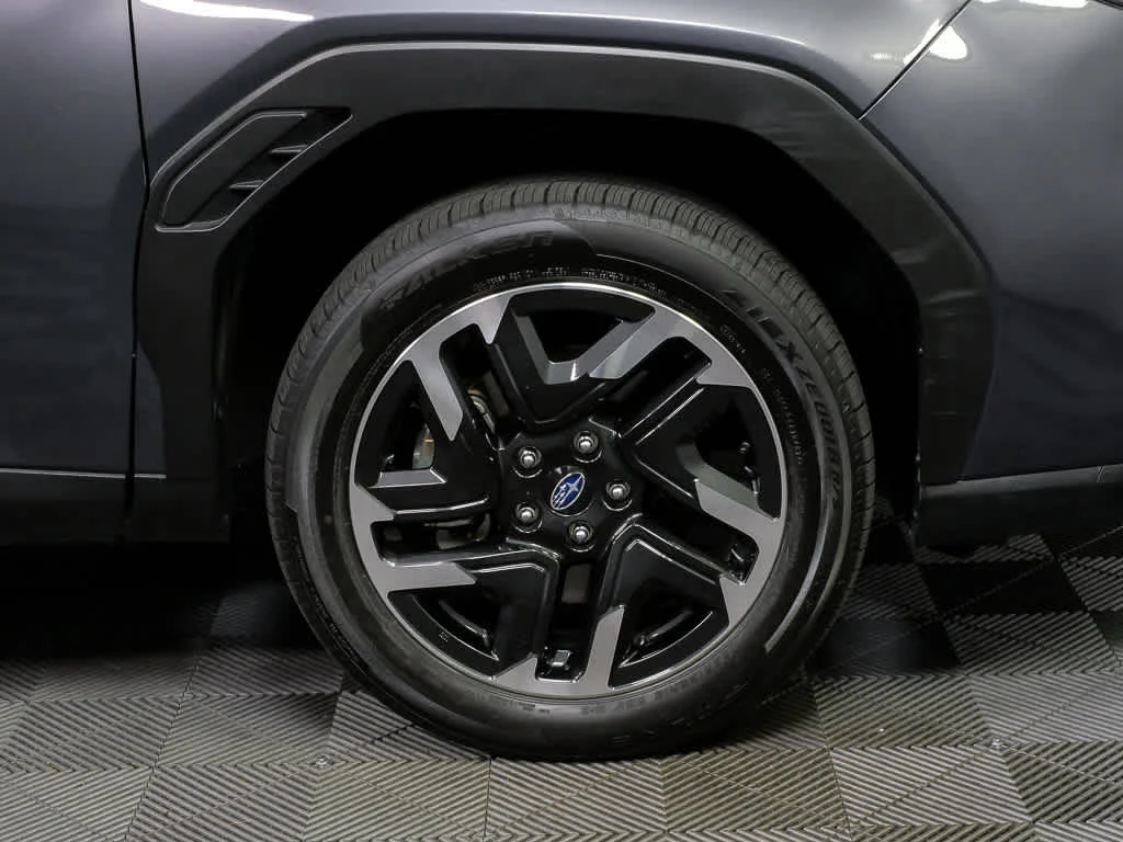Used 2025 Magnetite Gray Metallic Subaru Limited image 30