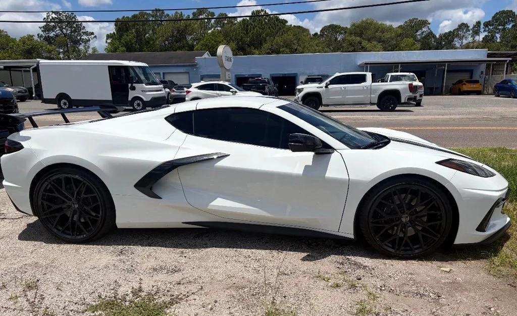 Used 2023 Arctic White Chevrolet 1LT image 1