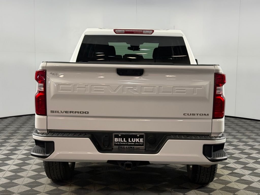 Used 2025 White Chevrolet Custom image 8