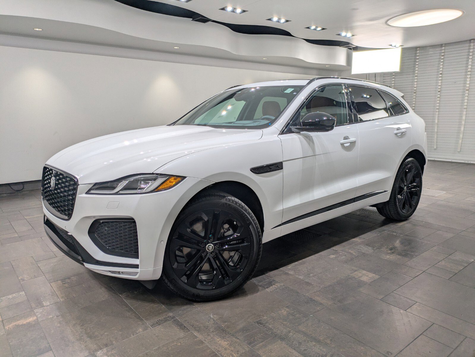 2026 Jaguar F-PACE P250 R-Dynamic S's photo