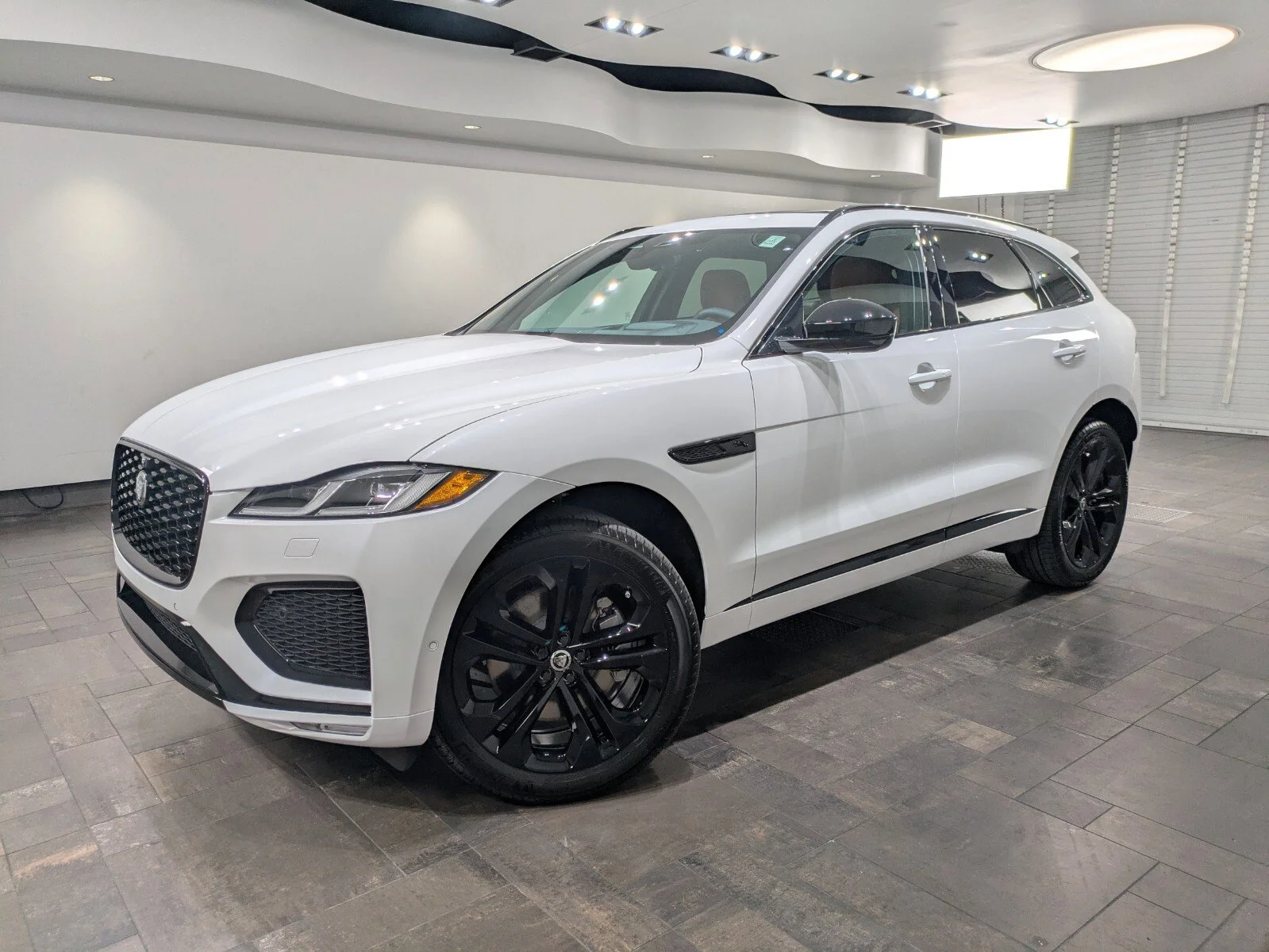 2026 Jaguar F-PACE P250 R-Dynamic S's photo