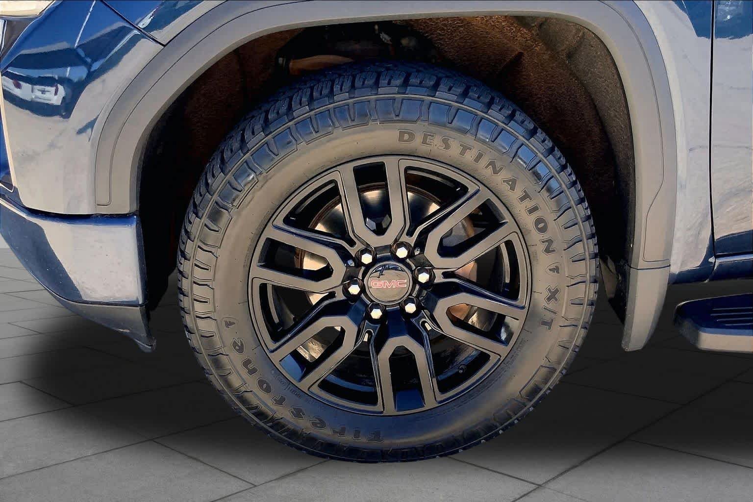 Used 2021 Pacific Blue Metallic GMC Elevation image 10