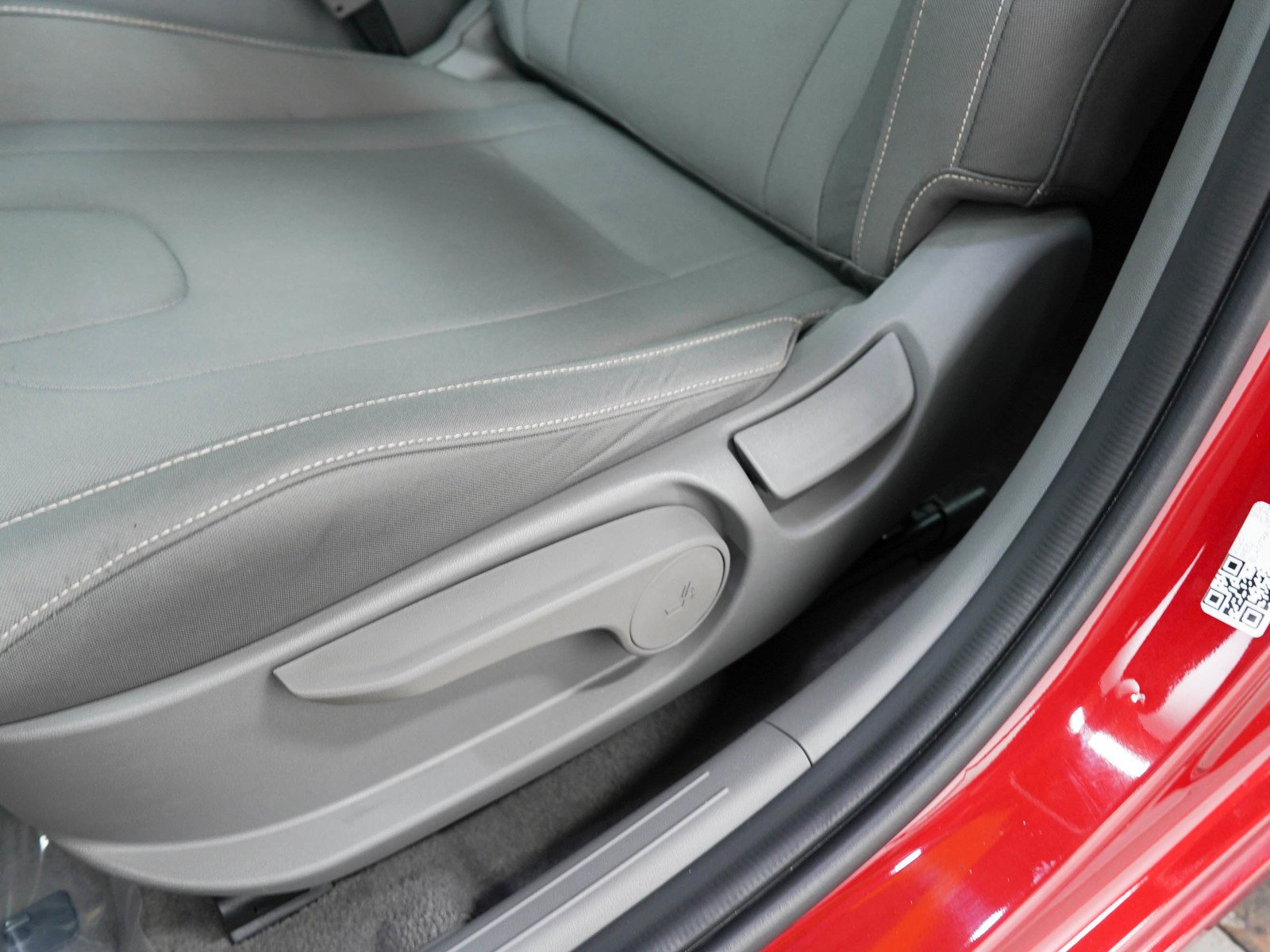 Used 2025 Ultimate Red Hyundai SEL Convenience IVT image 22