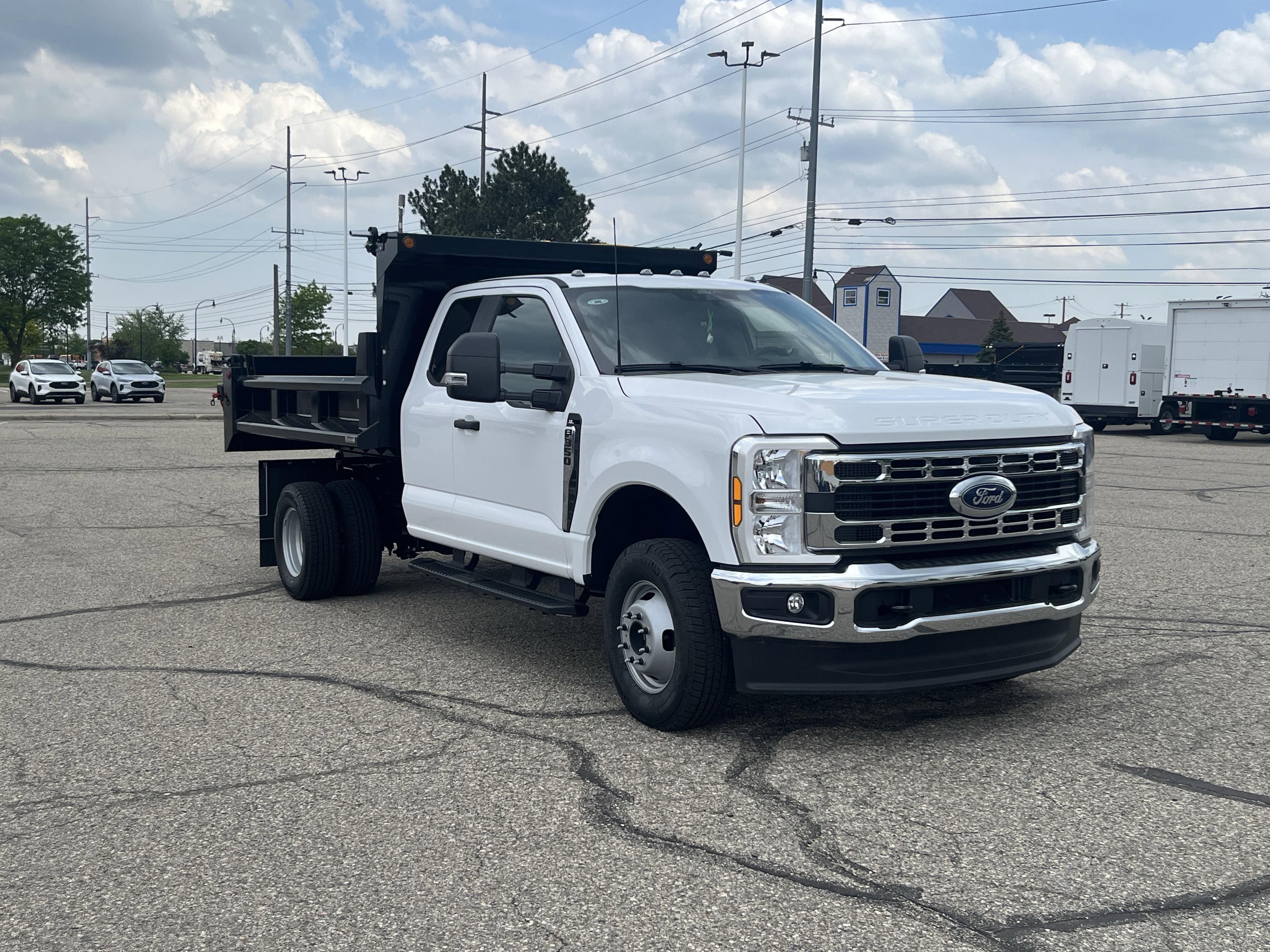 New 2026 Oxford White Ford XL image 4