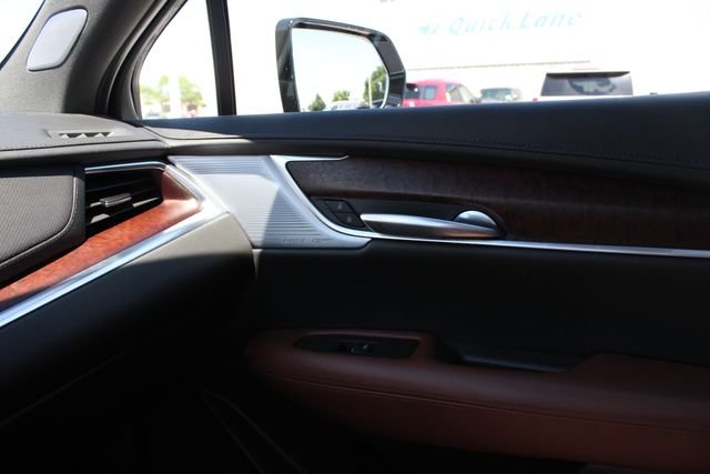 Used 2024 Crystal White Tri-Coat Cadillac Premium Luxury image 22