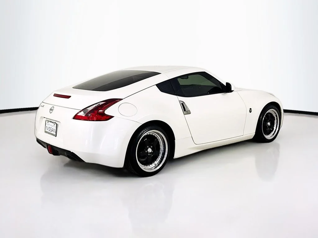 Used 2020 White Nissan Base image 7