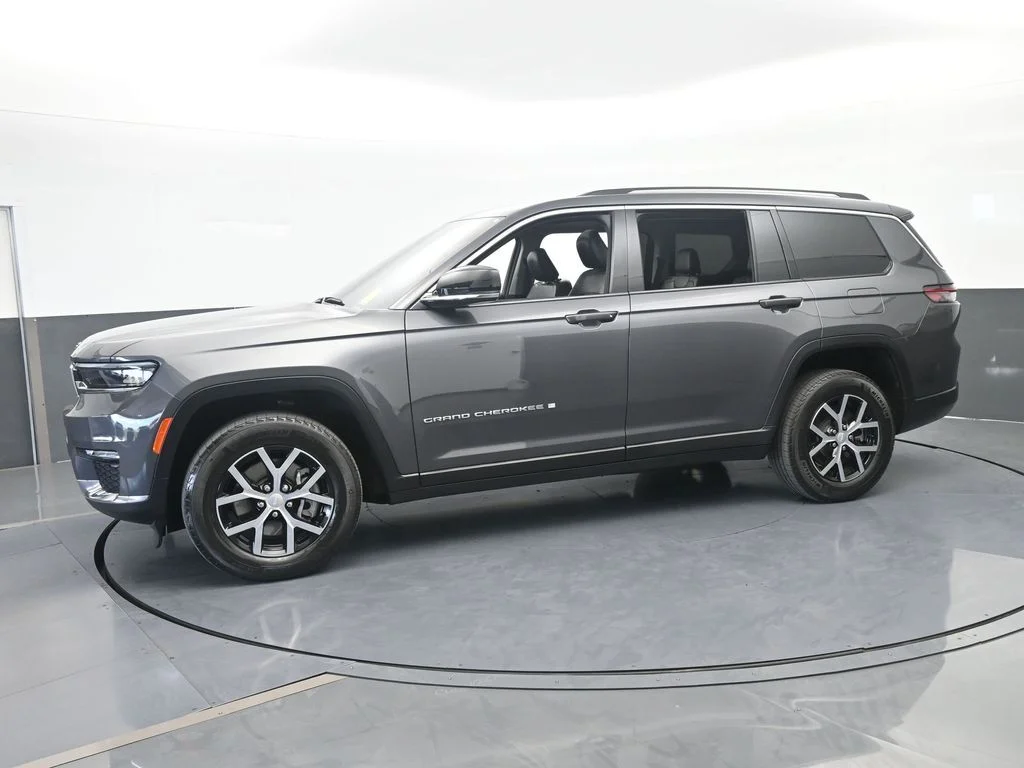 Used 2023 Baltic Gray Metallic Clearcoat Jeep Limited image 2