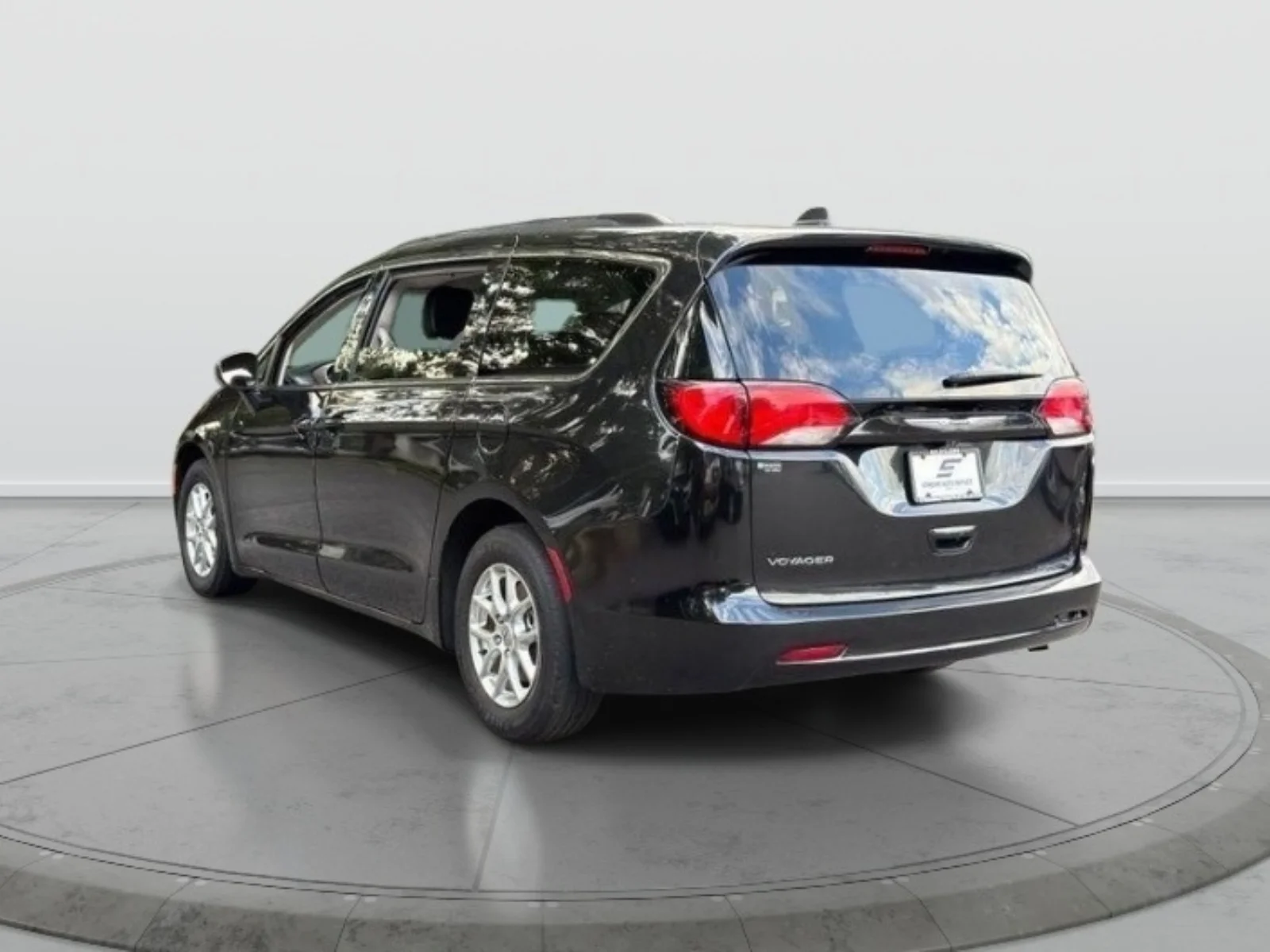 Used 2021 Black Chrysler LXI image 4