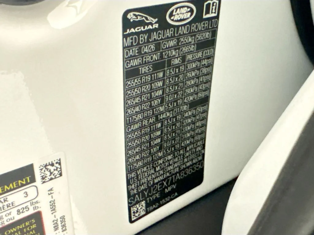 New 2026 Fuji White Land Rover S image 33