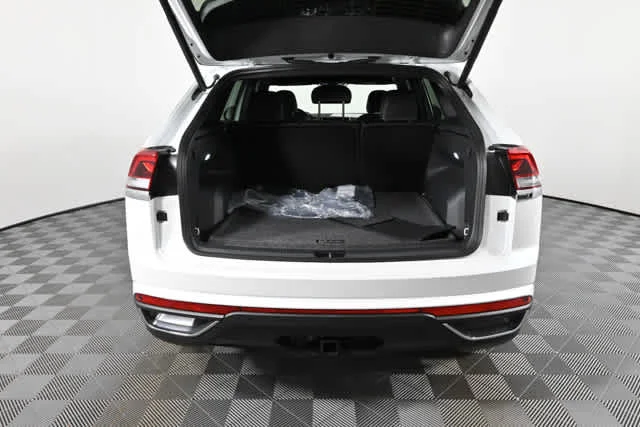New 2026 Opal White Pearl Volkswagen 2.0T SE w/Technology image 7