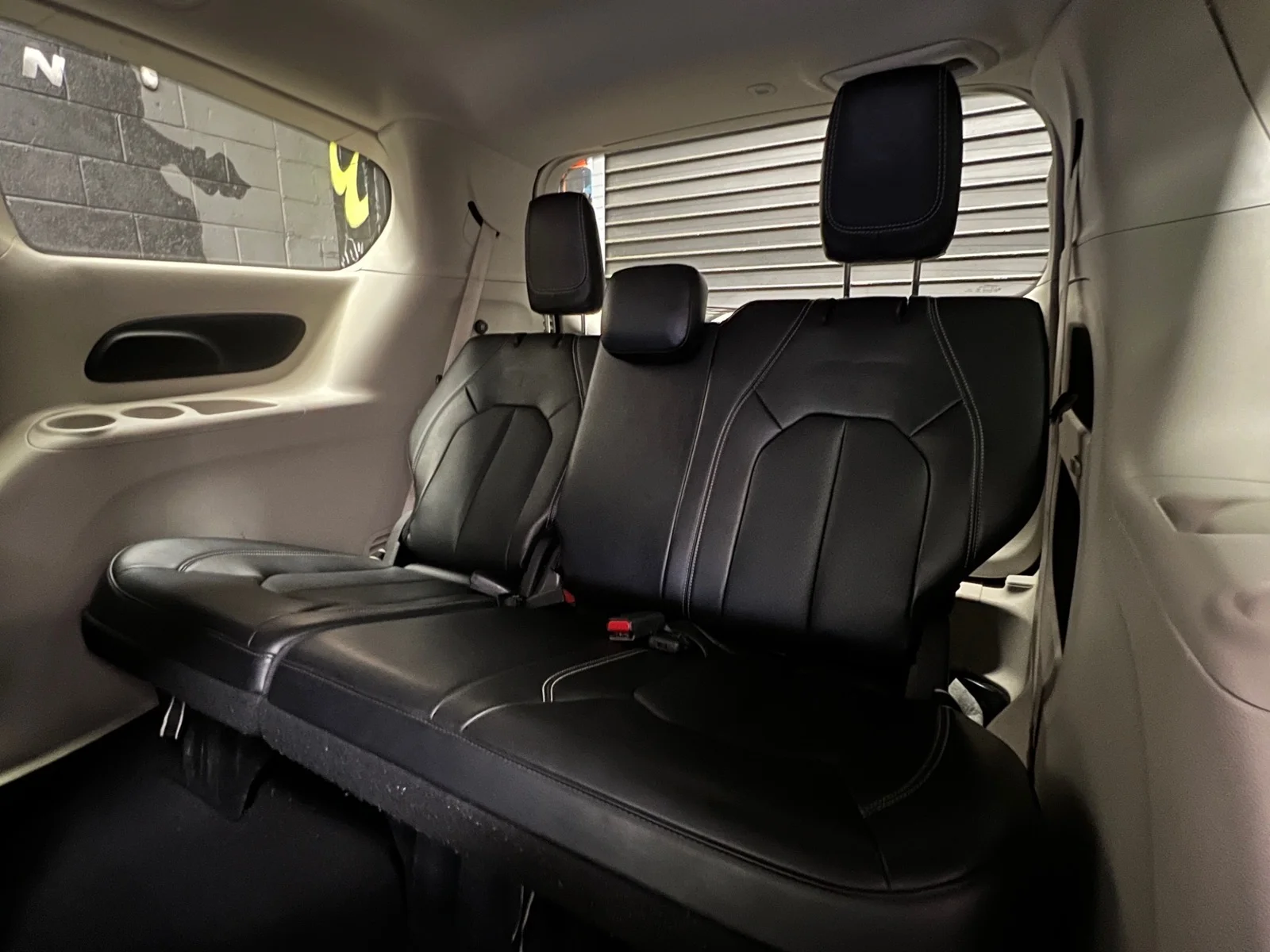 Used 2024 Brilliant Black Crystal Pearl Coat (pxr) Chrysler Touring L image 23