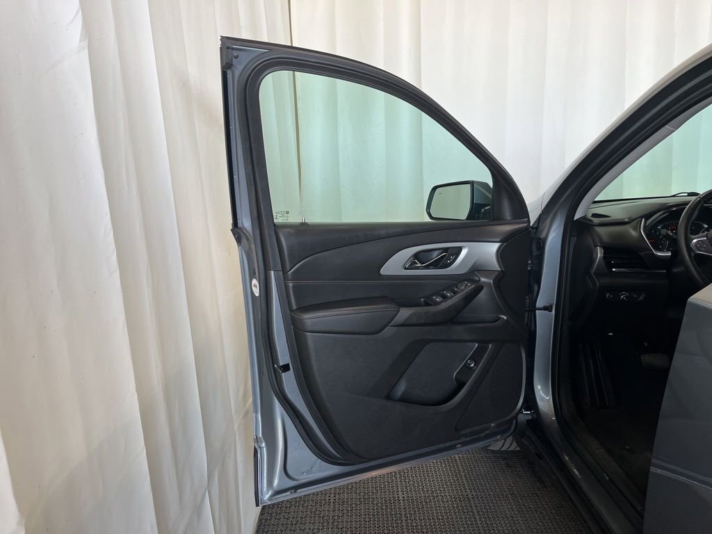 Used 2021 Satin Steel Metallic Chevrolet LT Cloth image 17