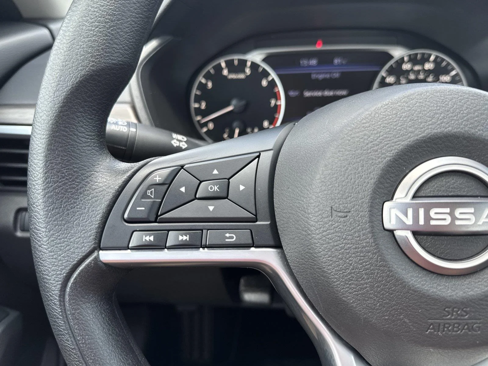 Used 2025 Glacier White Nissan SV image 21