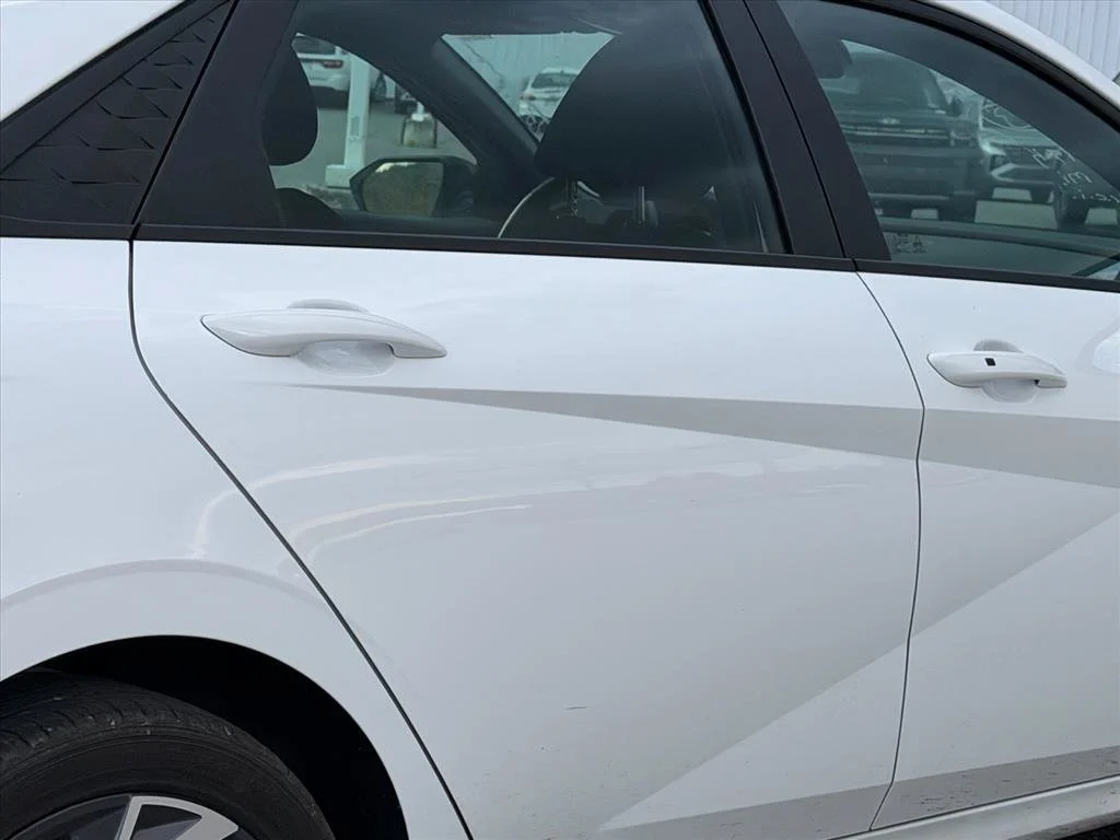 Used 2025 White Hyundai SEL Sport image 12
