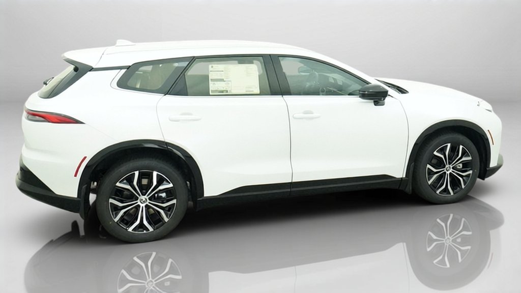 New 2026 Oxygen White Toyota XLE image 38