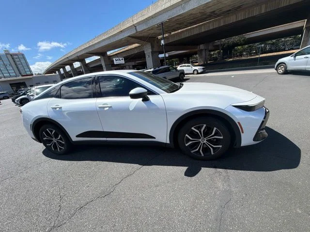 Used 2023 White Toyota XLE image 4