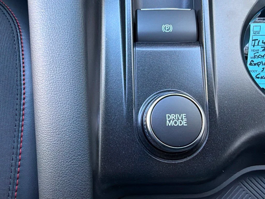 New 2027 Avalanche Gray Ford ST-Line image 22