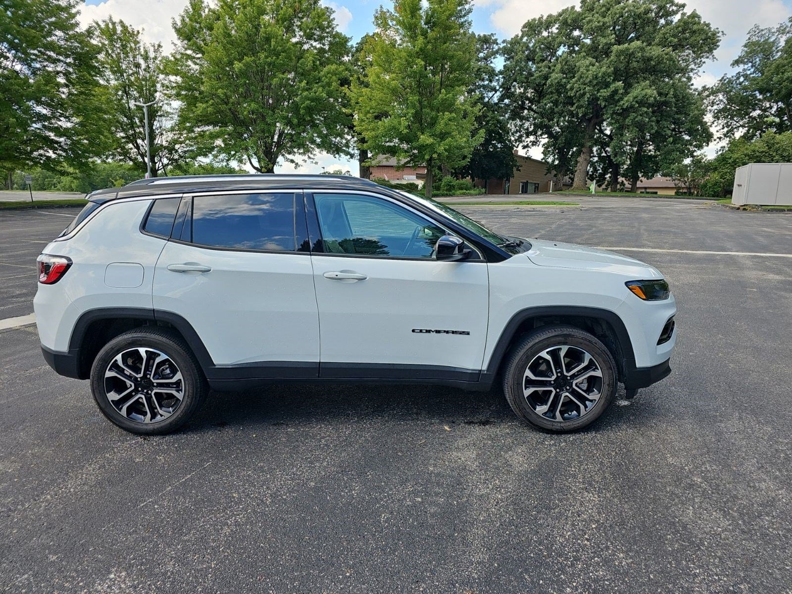 Used 2022 Bright White Clearcoat Jeep Limited image 6