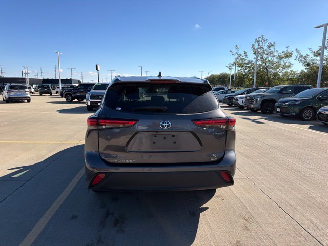 Used 2022 Gray Toyota XLE image 5