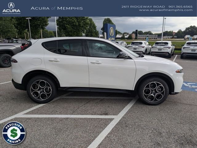 Used 2025 White Alfa Romeo Base image 8